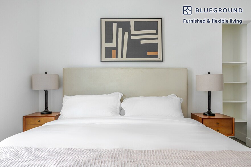 Building Photo - 760 S Serrano Ave