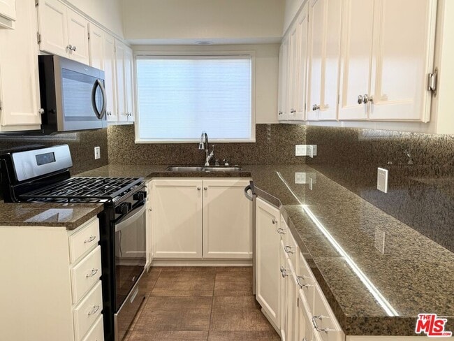 Building Photo - 9667 W Olympic Blvd