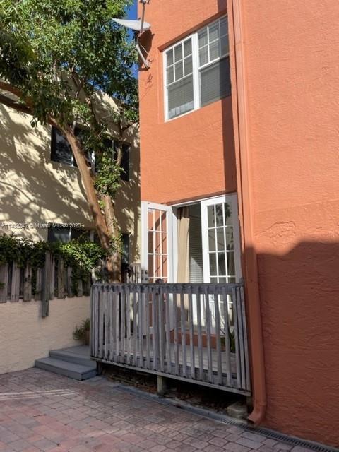 Building Photo - 2870 Pine Tree Dr