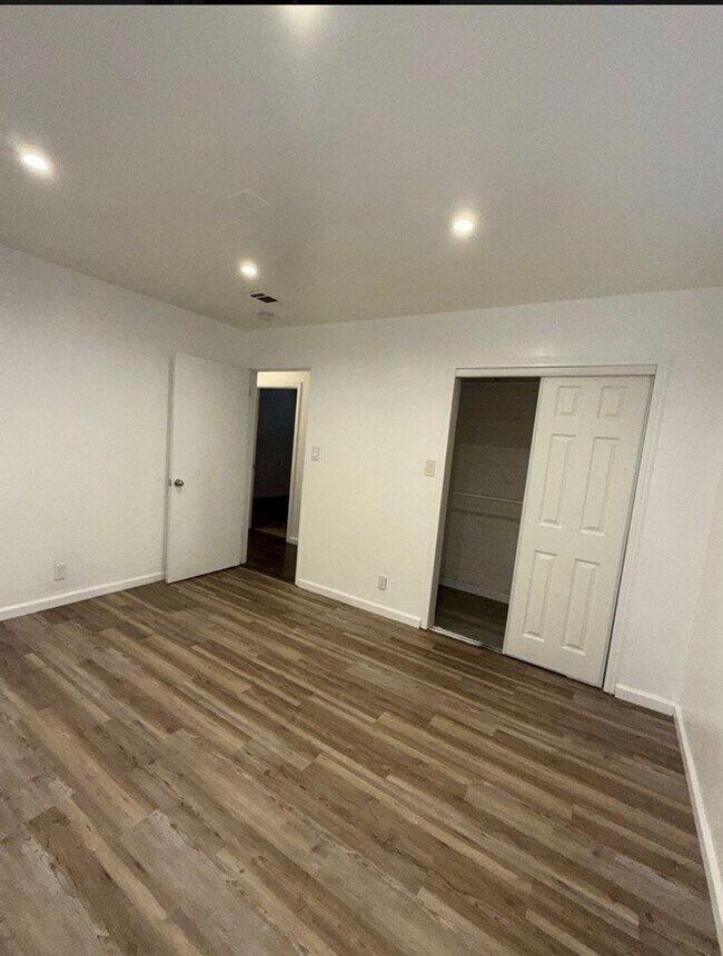 Building Photo - Beautifully Updated 3 Bed, 2 Bath House