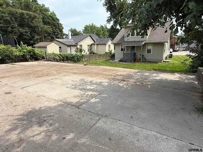 Building Photo - 824 N 47th St