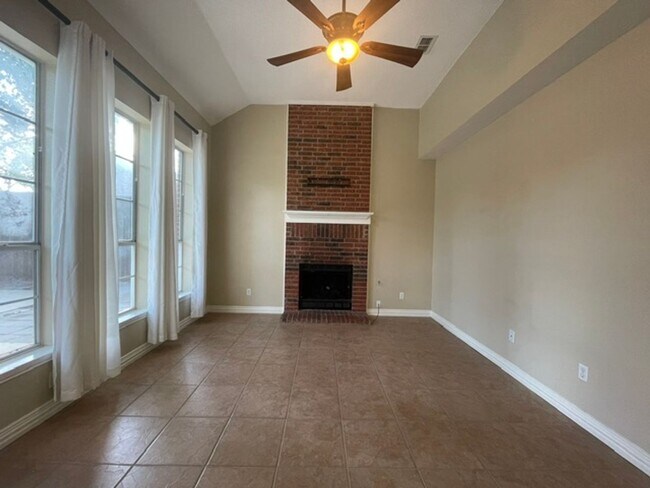 Building Photo - 3222 Mapleridge Dr