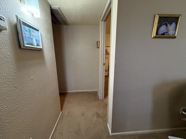 Building Photo - 1280 Mohave Dr