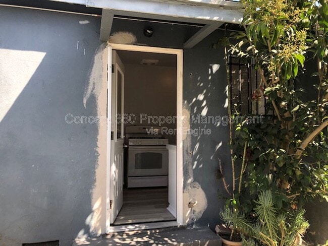 Building Photo - 1834 Cedar Ave