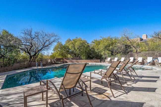 Building Photo - 6655 N Canyon Crest Dr