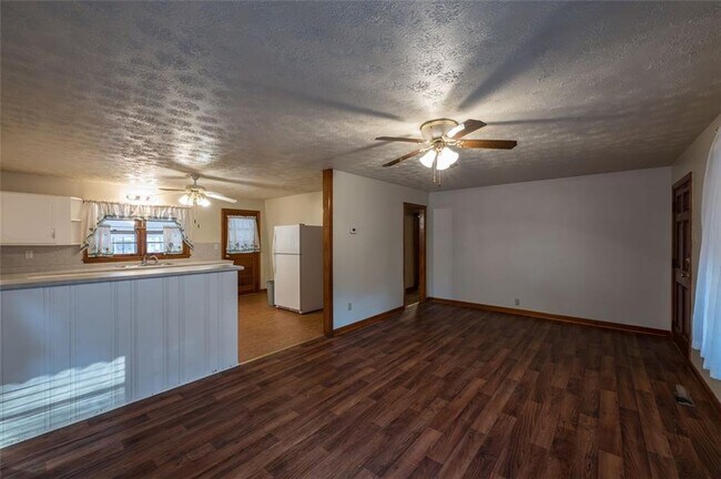 Building Photo - 6822 Wallis Rd