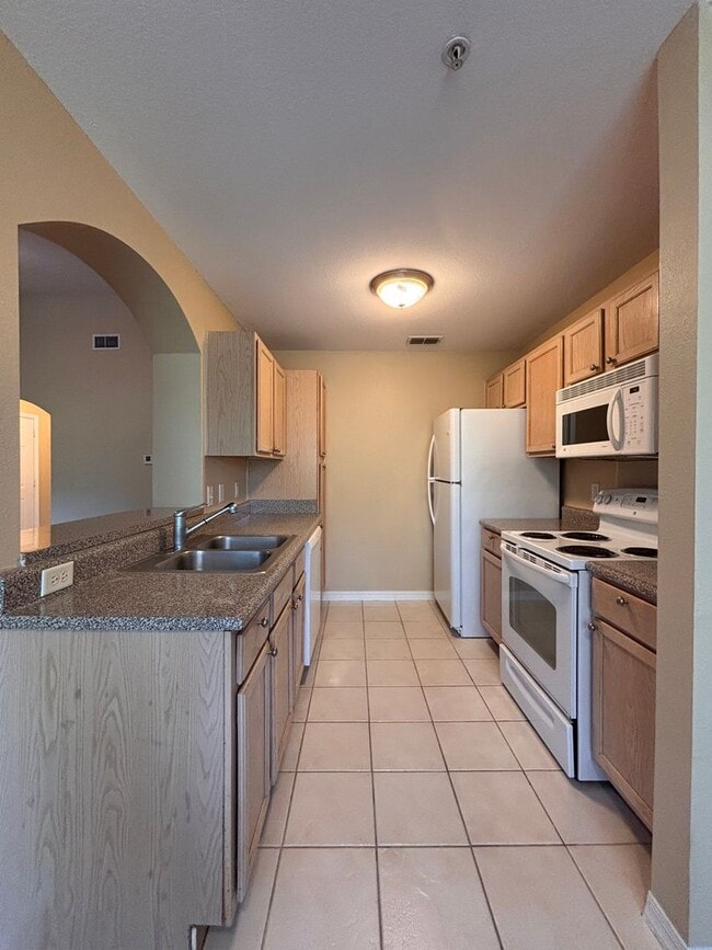 Building Photo - Reserve of Point Meadows Condo!