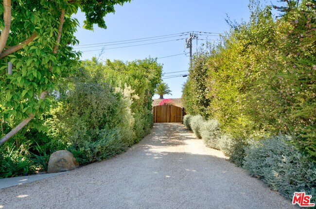 Building Photo - 6000 Philip Ave