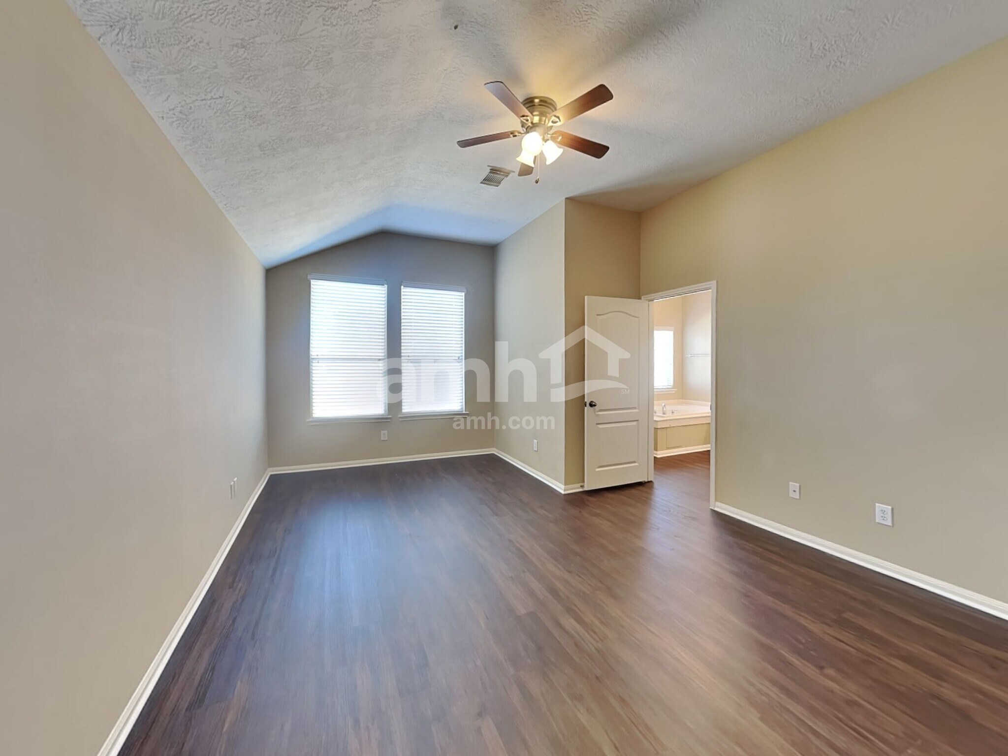 Building Photo - 15919 Sonoma Park Dr