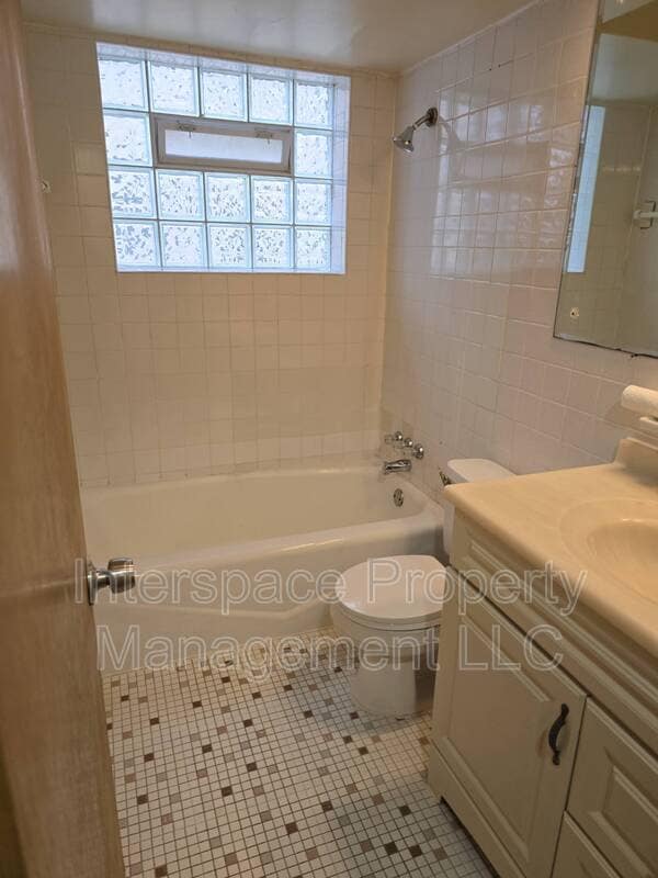 Building Photo - 10126 S Pulaski Rd