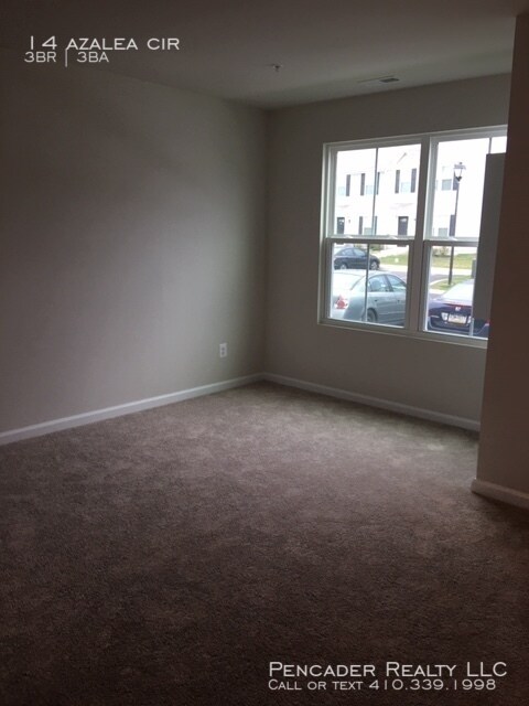 Building Photo - Beautiful 3BR 2BA Townhome built in 2019