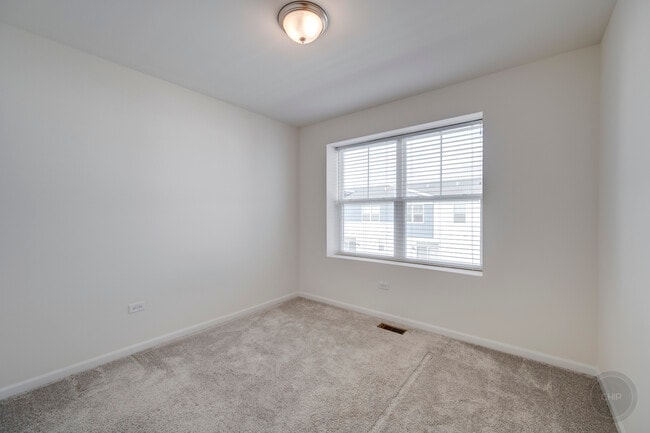 Building Photo - 4138 Irving Rd