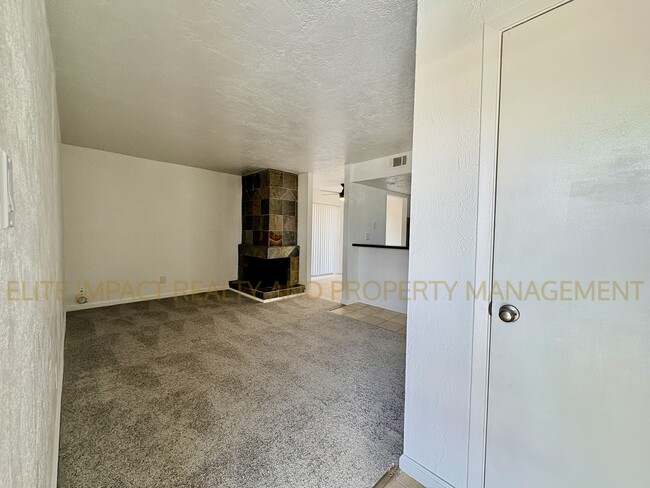 Building Photo - 1620 N Wilmot Rd