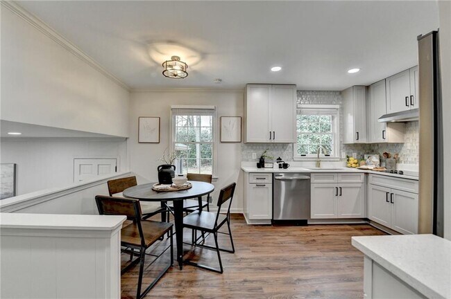Building Photo - 1450 Cedarhurst Dr