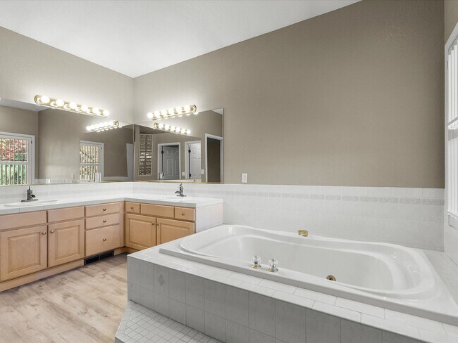 Building Photo - Fieldcreek Gem