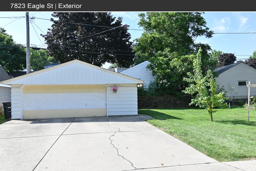 Garage - 7823 Eagle St