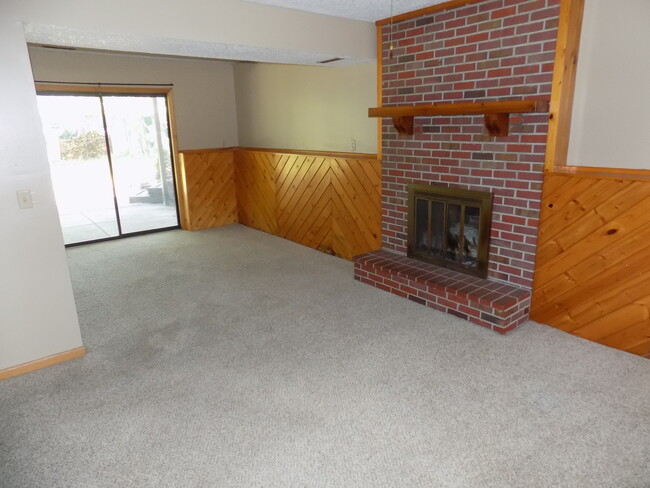 Building Photo - 6012 Fleetwood Dr