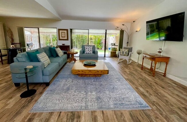 Building Photo - 1800 Embassy Dr