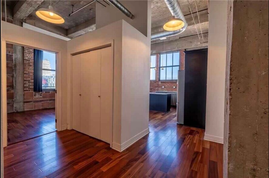 Building Photo - 1535 Walnut St Unit 701