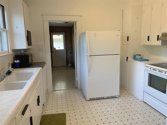 Building Photo - 66 Fullerwood Dr