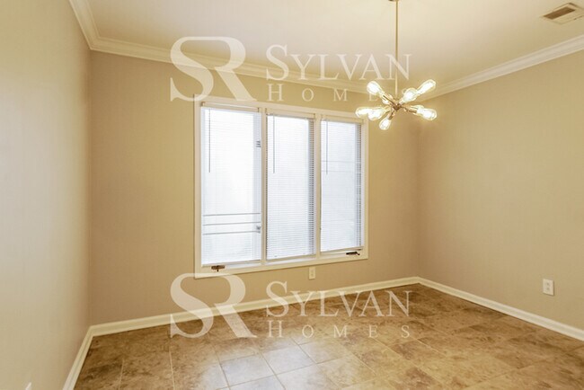 Building Photo - Your dream home awaits
