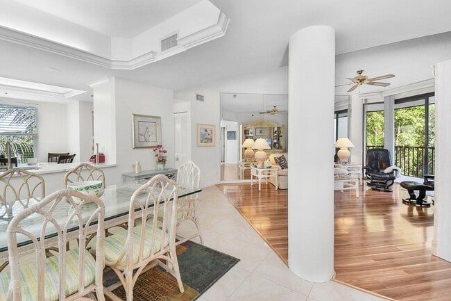 Building Photo - 221 NE Plantation Rd