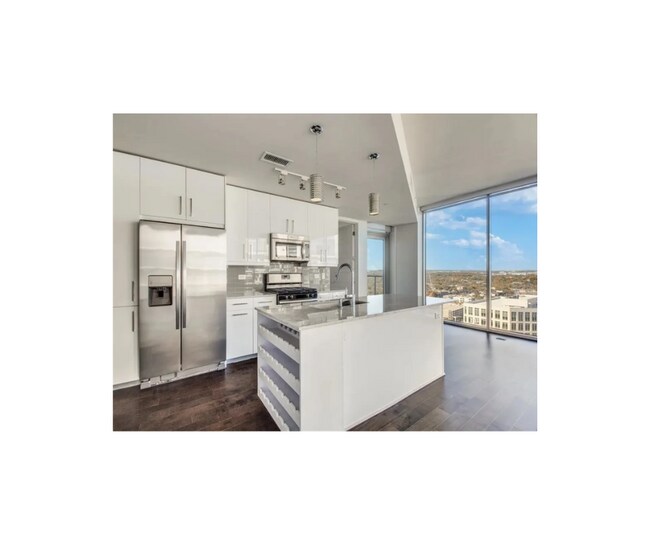 Building Photo - The Bowie | Up to 6 Weeks Free | Posted 10...