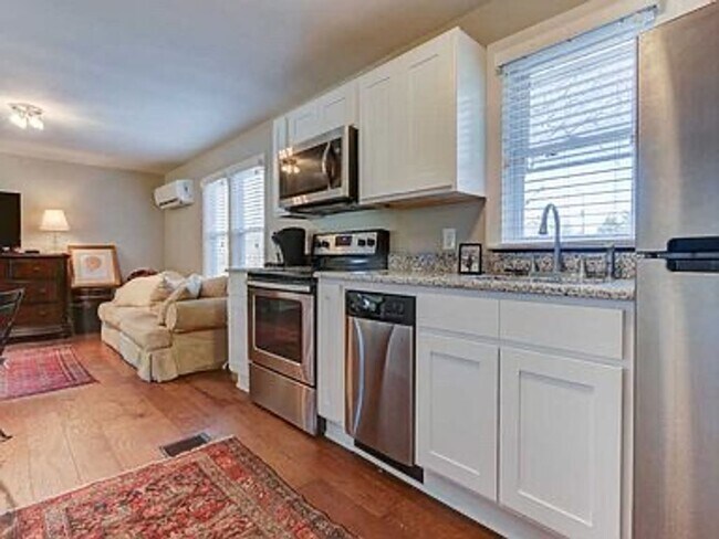 Building Photo - South Knox 3BR/2BA - TWO kitchens; great for roommates