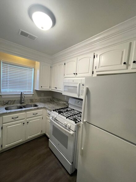 Building Photo - 383 Springview Ln