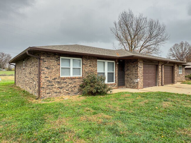 Building Photo - 2503-2503 E Morris Dr