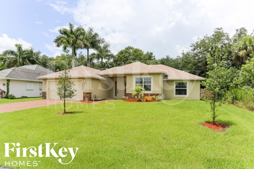 Building Photo - 980 SW Del Rio Blvd