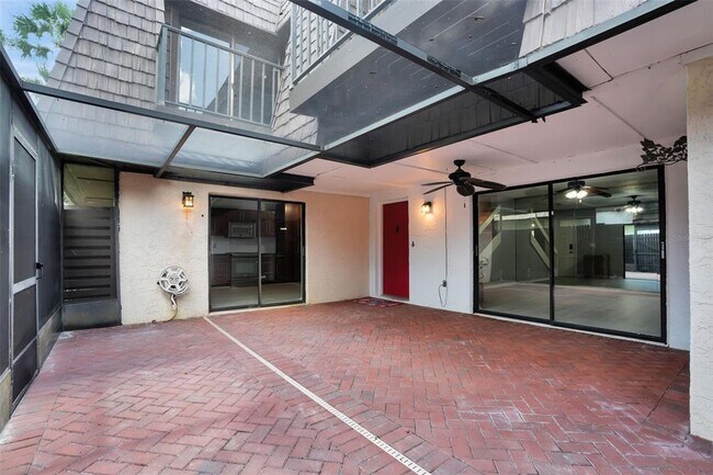Building Photo - 15217 W Pond Woods Dr