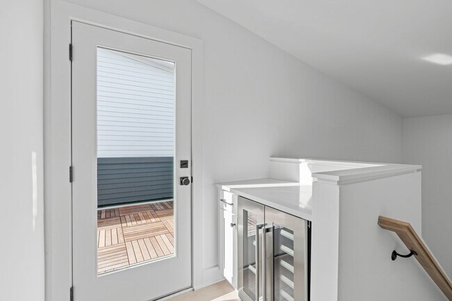 Building Photo - **OFFERING 50% OFF FIRST MONTH'S RENT, WAI...