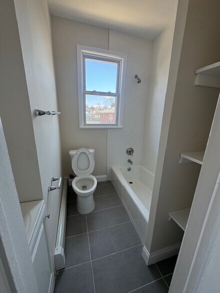 Building Photo - 92 Maple St