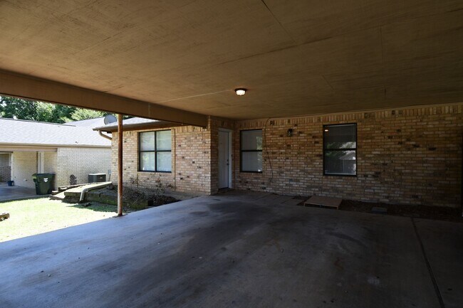 Building Photo - 2529 Westminster Dr