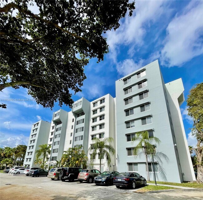 Building Photo - 9143 SW 77th Ave