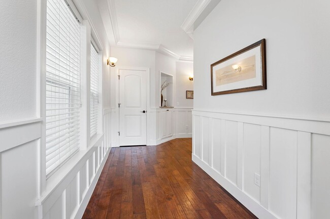 Building Photo - Beautiful 4-bdr/2.5 bath Hillsboro home w/ fireplace near nature area, Intel, Nike, and more