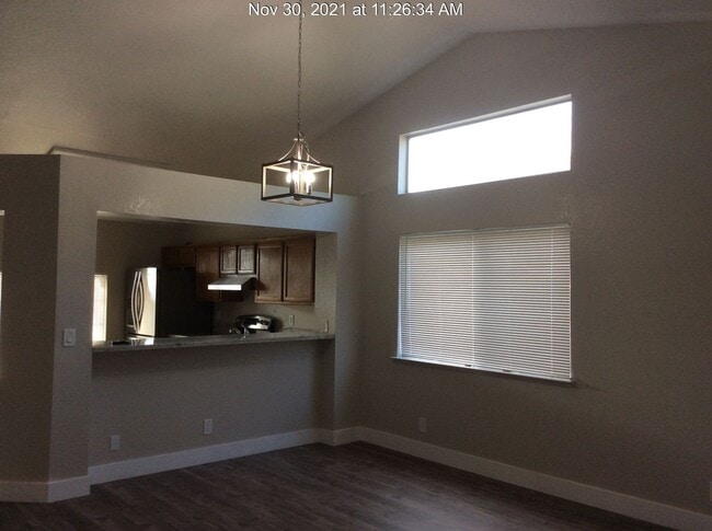 Building Photo - Comfortable Living in a Well-Sized 2-Bed, 2-Bath Home