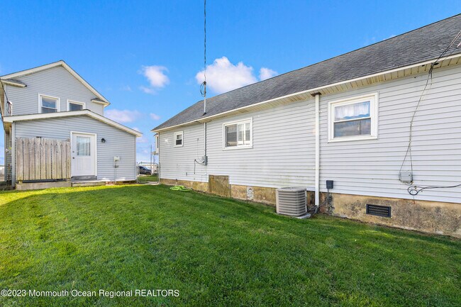 Building Photo - 1211 Ocean Ave N