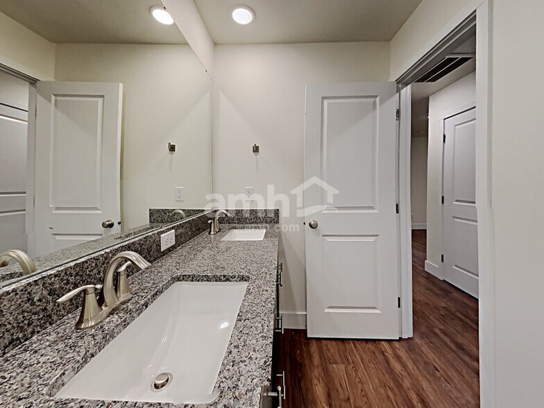 Building Photo - 33098 Glacier Ave SE