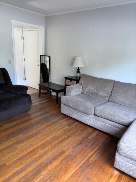 Building Photo - 222 Main St