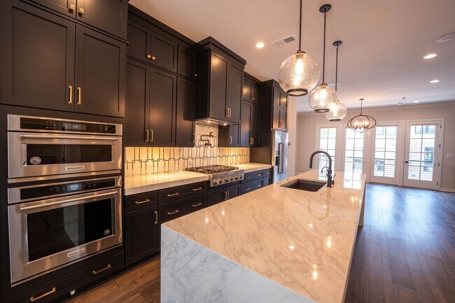 Building Photo - Luxury Reston Rental