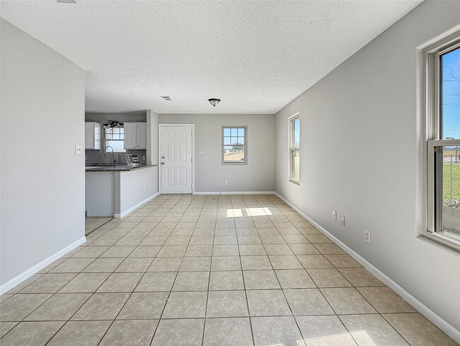 Building Photo - 114 8th St