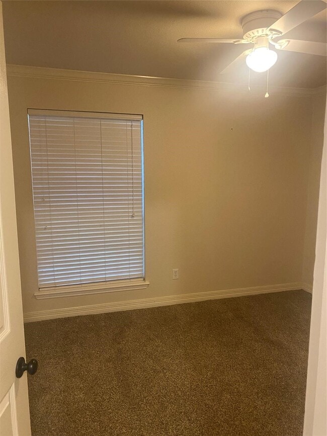 Building Photo - 3206 Vandyke Dr