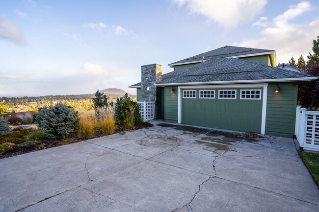 Building Photo - Stunning home on Awbrey Butte!