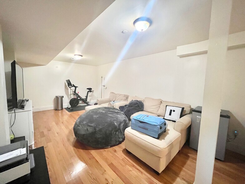 Building Photo - 107 Fisher Ave