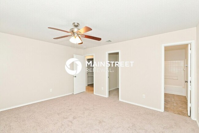 Building Photo - 3 Bedroom Pet-Friendly Home in Fort Worth, TX with Main Street Renewal