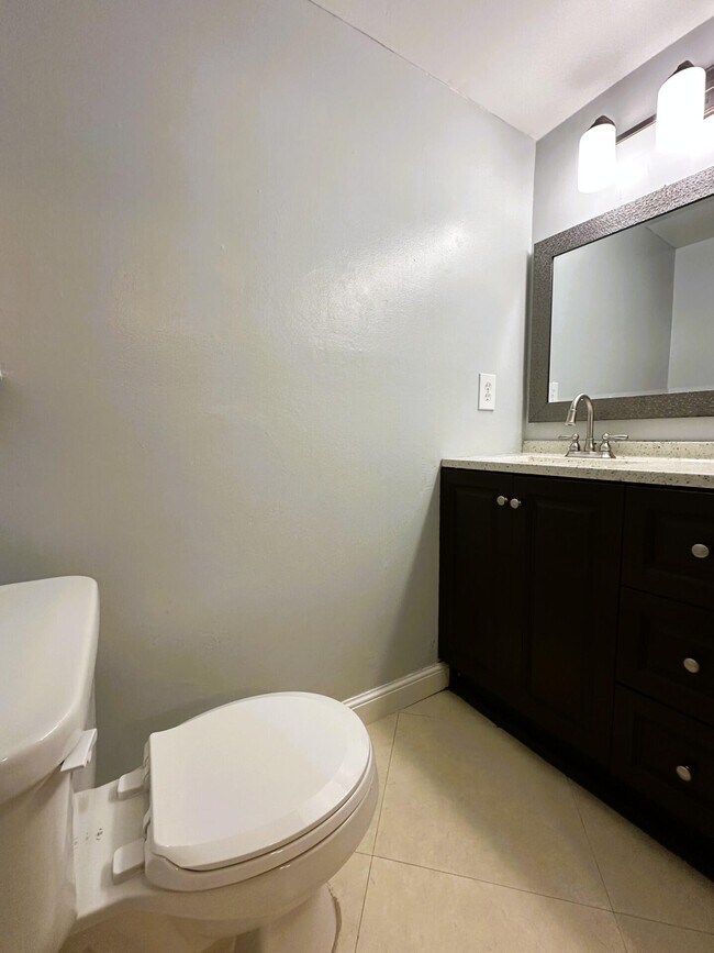 Building Photo - 303 Waterview Dr