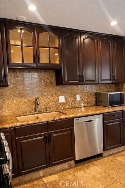 Building Photo - 7718 Vía Sorrento