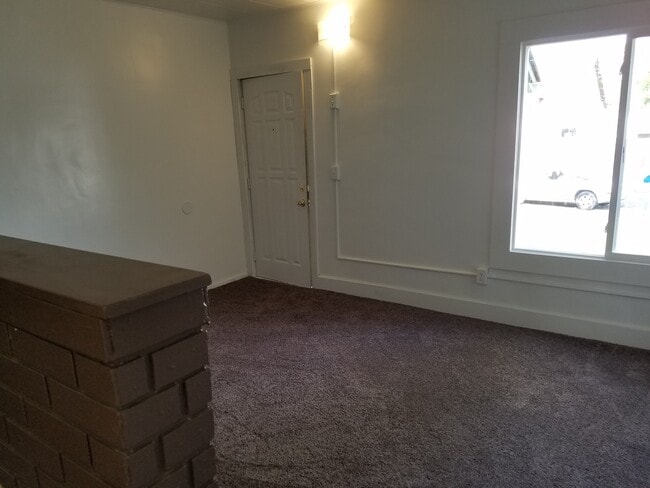 Building Photo - Morgan Park townhouse, newly remodelled